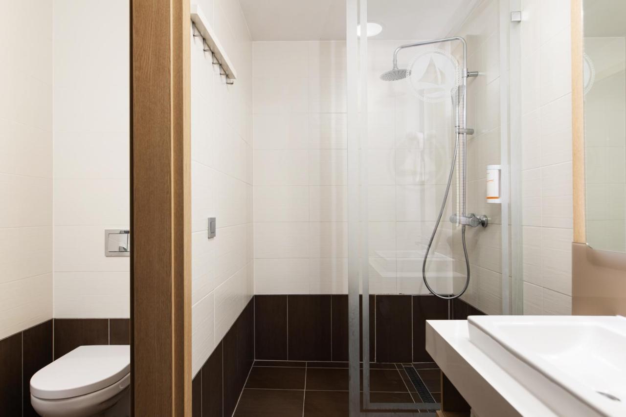 Portobello Wellness & Yacht Hotel Эстергом Экстерьер фото