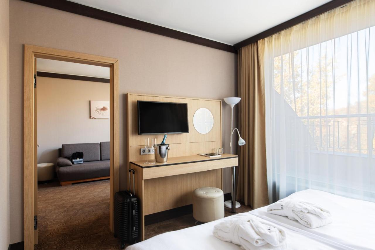 Portobello Wellness & Yacht Hotel Эстергом Экстерьер фото