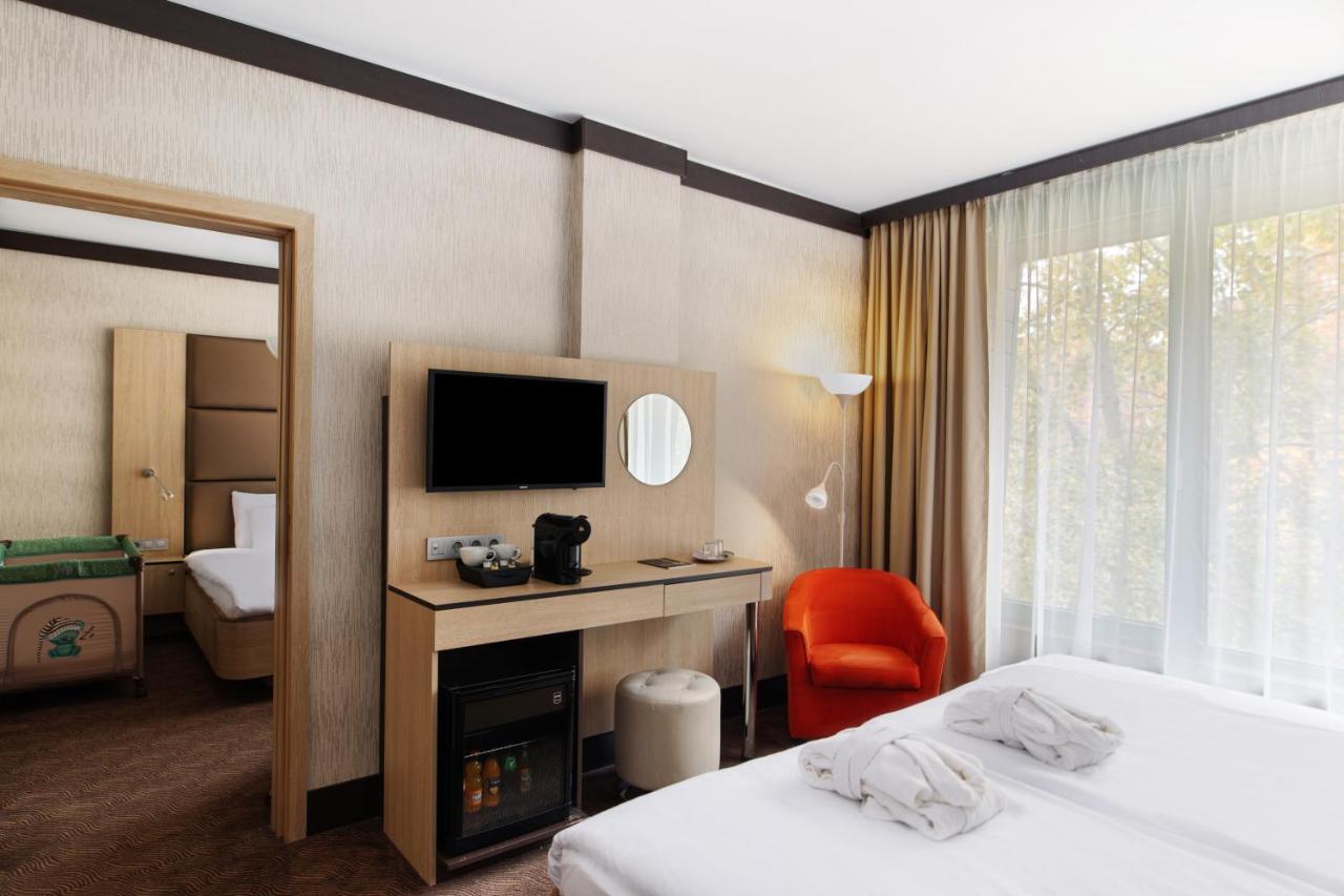 Portobello Wellness & Yacht Hotel Эстергом Экстерьер фото