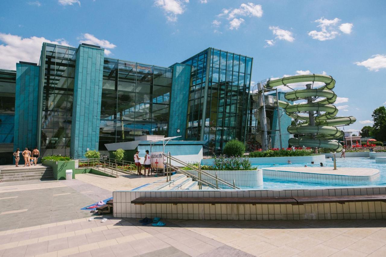 Portobello Wellness & Yacht Hotel Эстергом Экстерьер фото